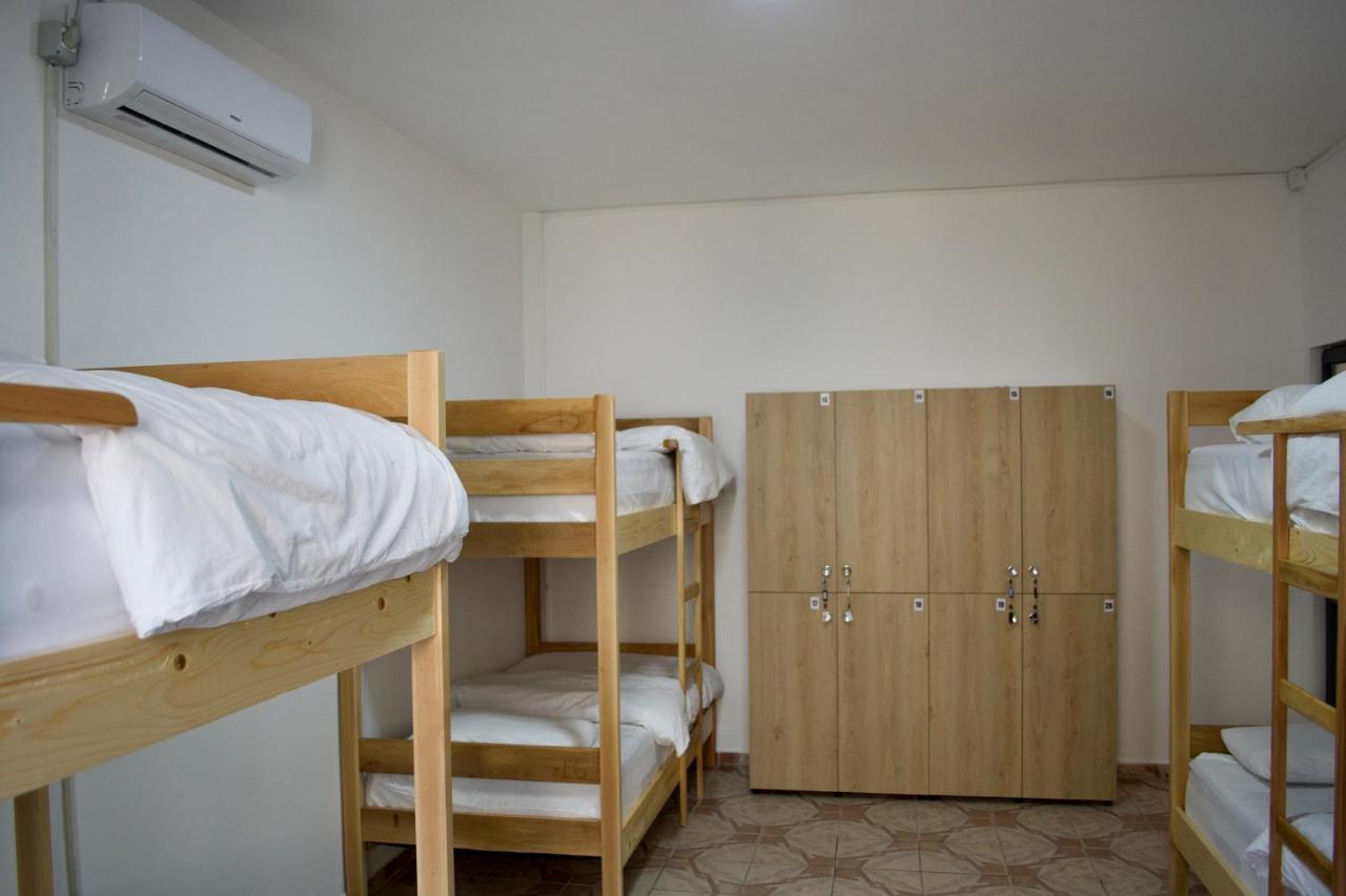 Me & You Hostel Tiranë Eksteriør bilde