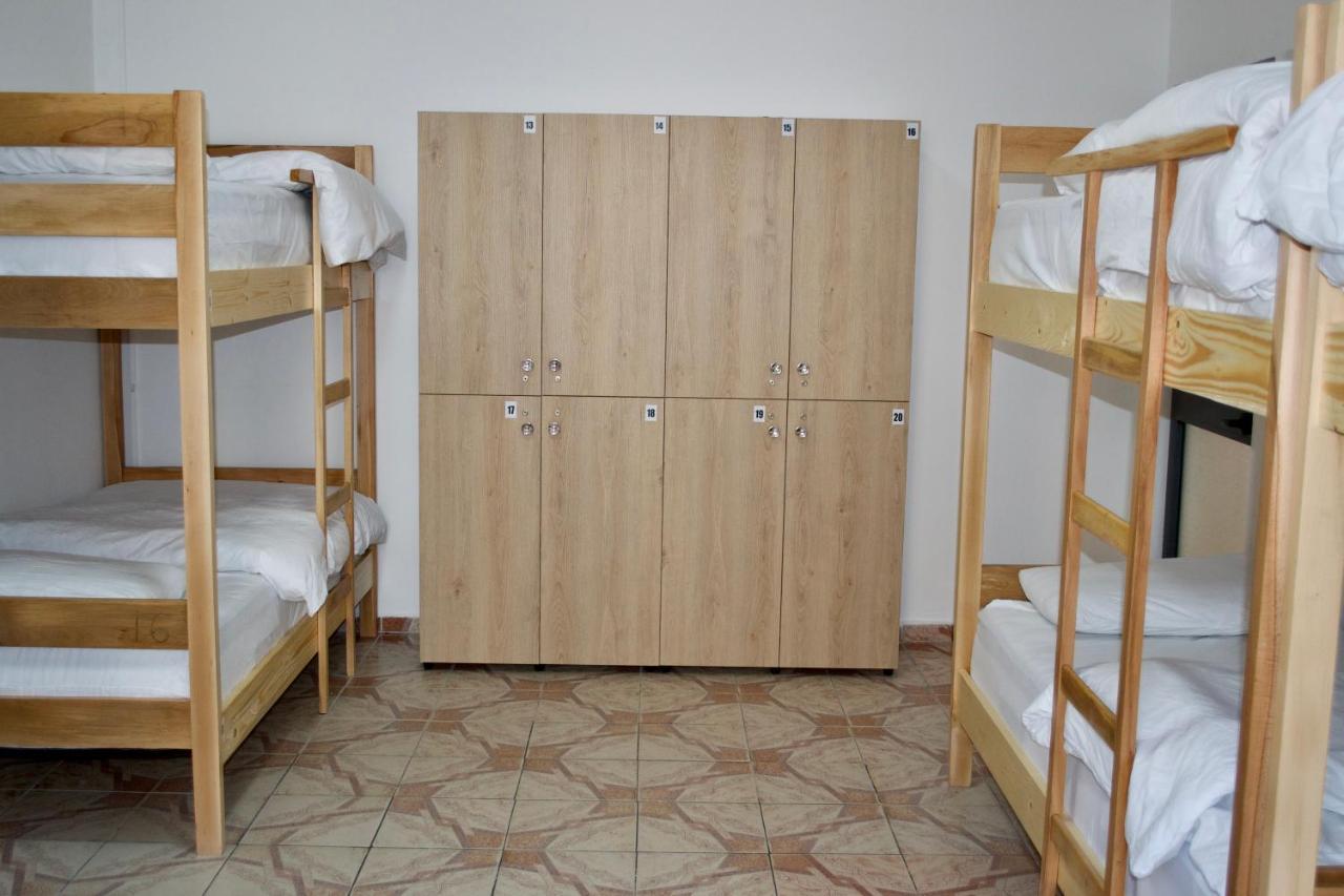 Me & You Hostel Tiranë Eksteriør bilde