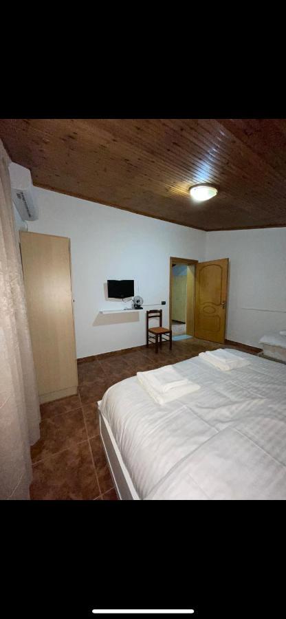 Me & You Hostel Tiranë Eksteriør bilde