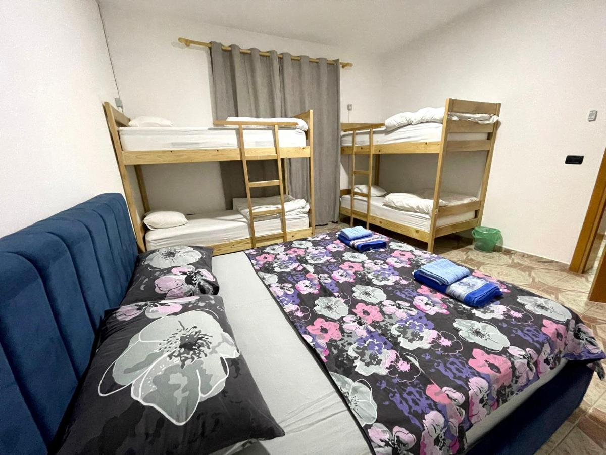 Me & You Hostel Tiranë Eksteriør bilde